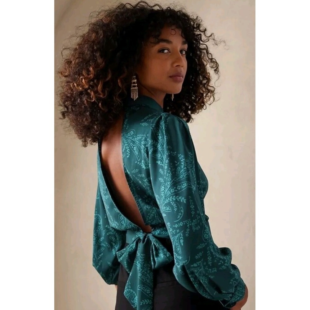 BANANA REPUBLIC SILKY CROPPED TOP MOCK NECK OPEN BACK WOMEN SIZE M TEAL NWOT